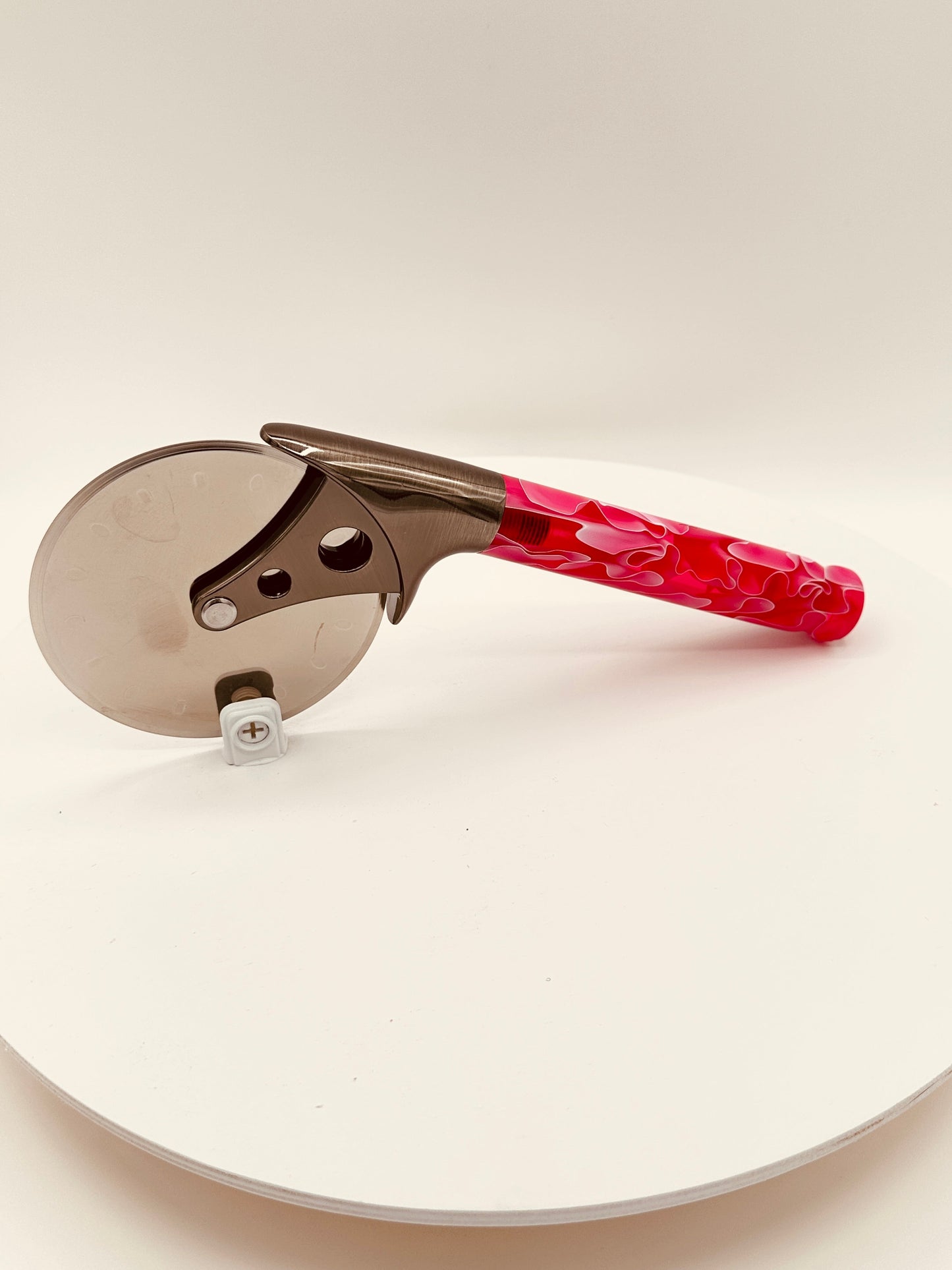 custom-pizza-cutter-pink-cloud-acrylic