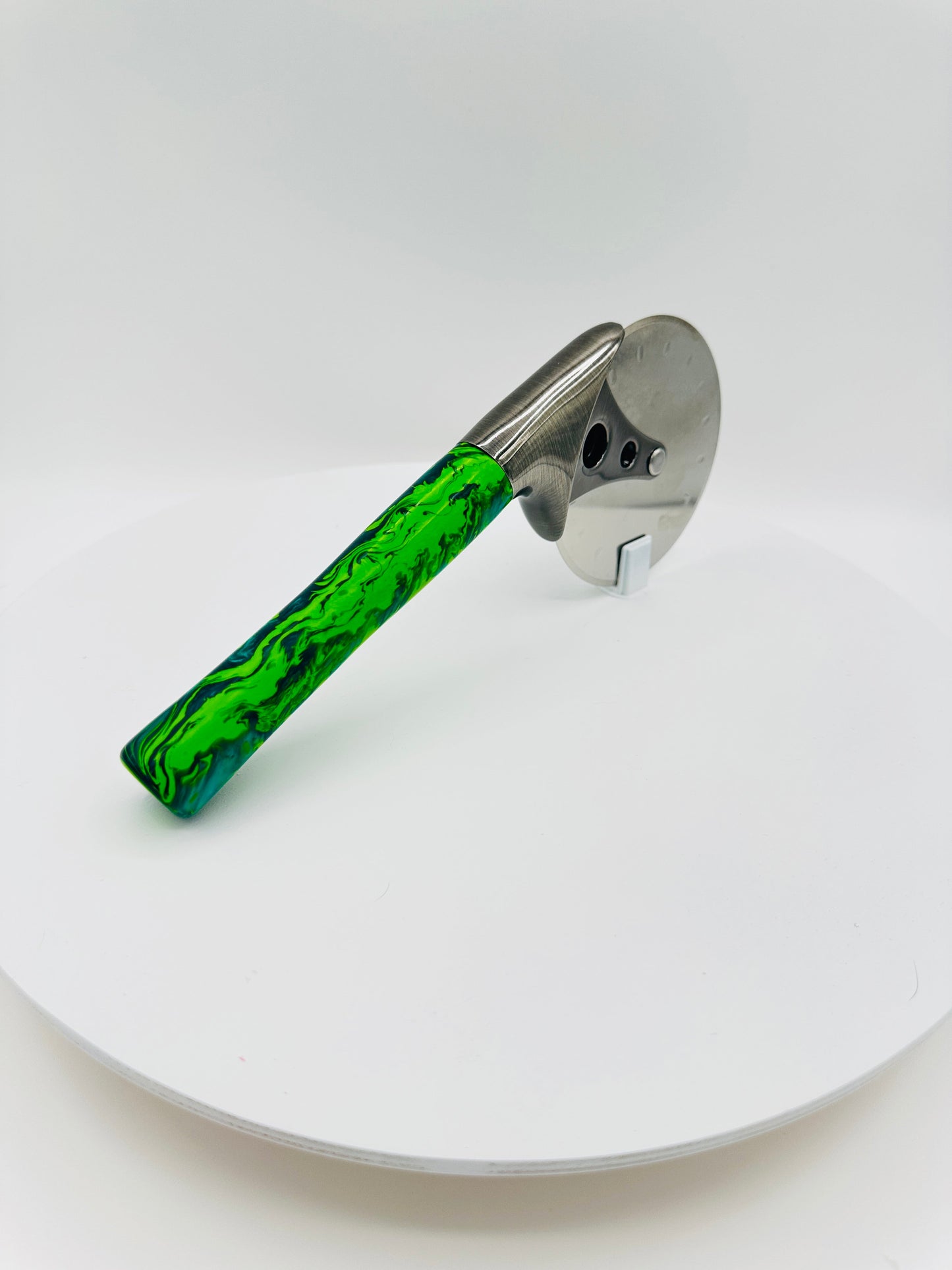 custom-pizza-cutter-green-slime-acrylic
