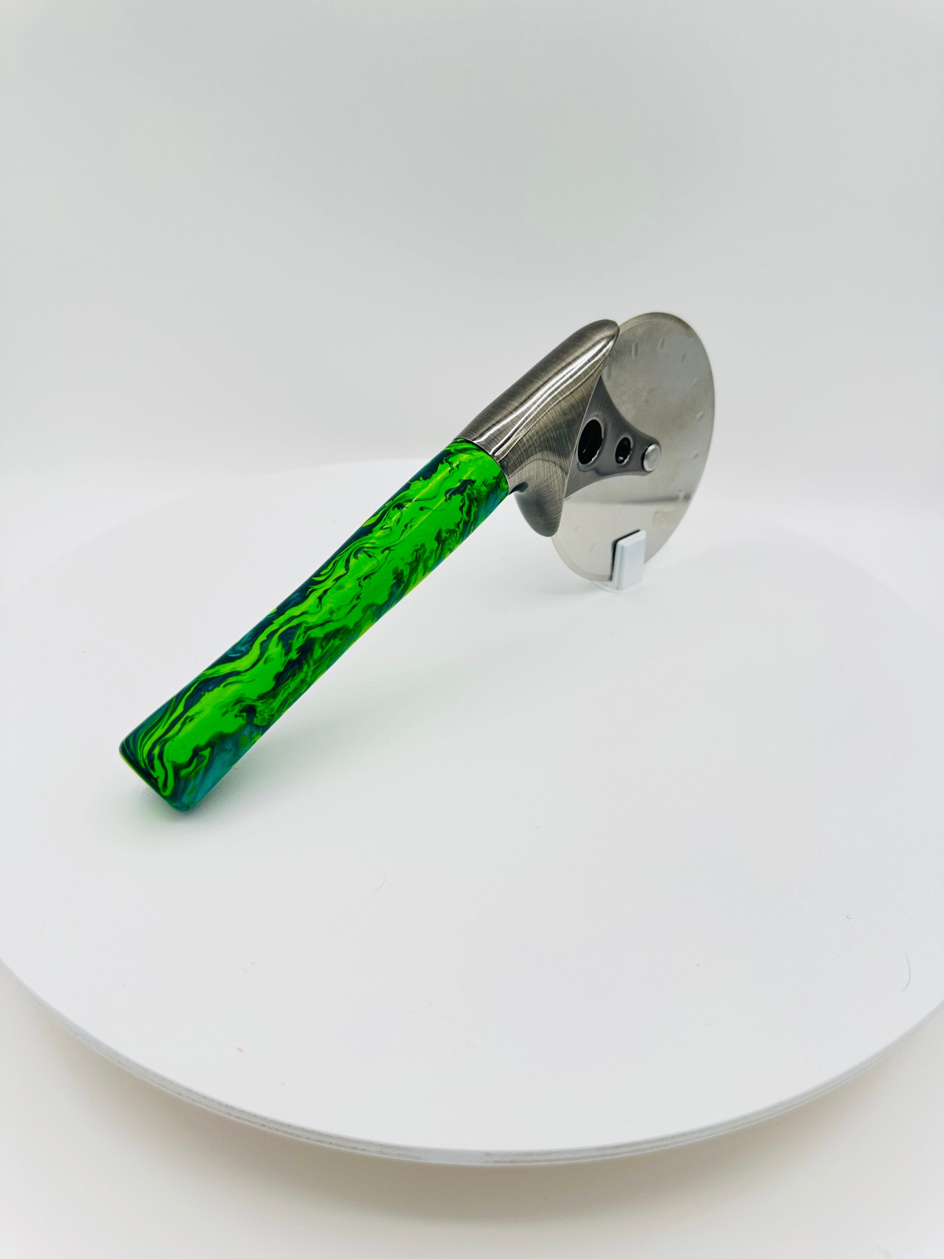 custom-pizza-cutter-green-slime-acrylic