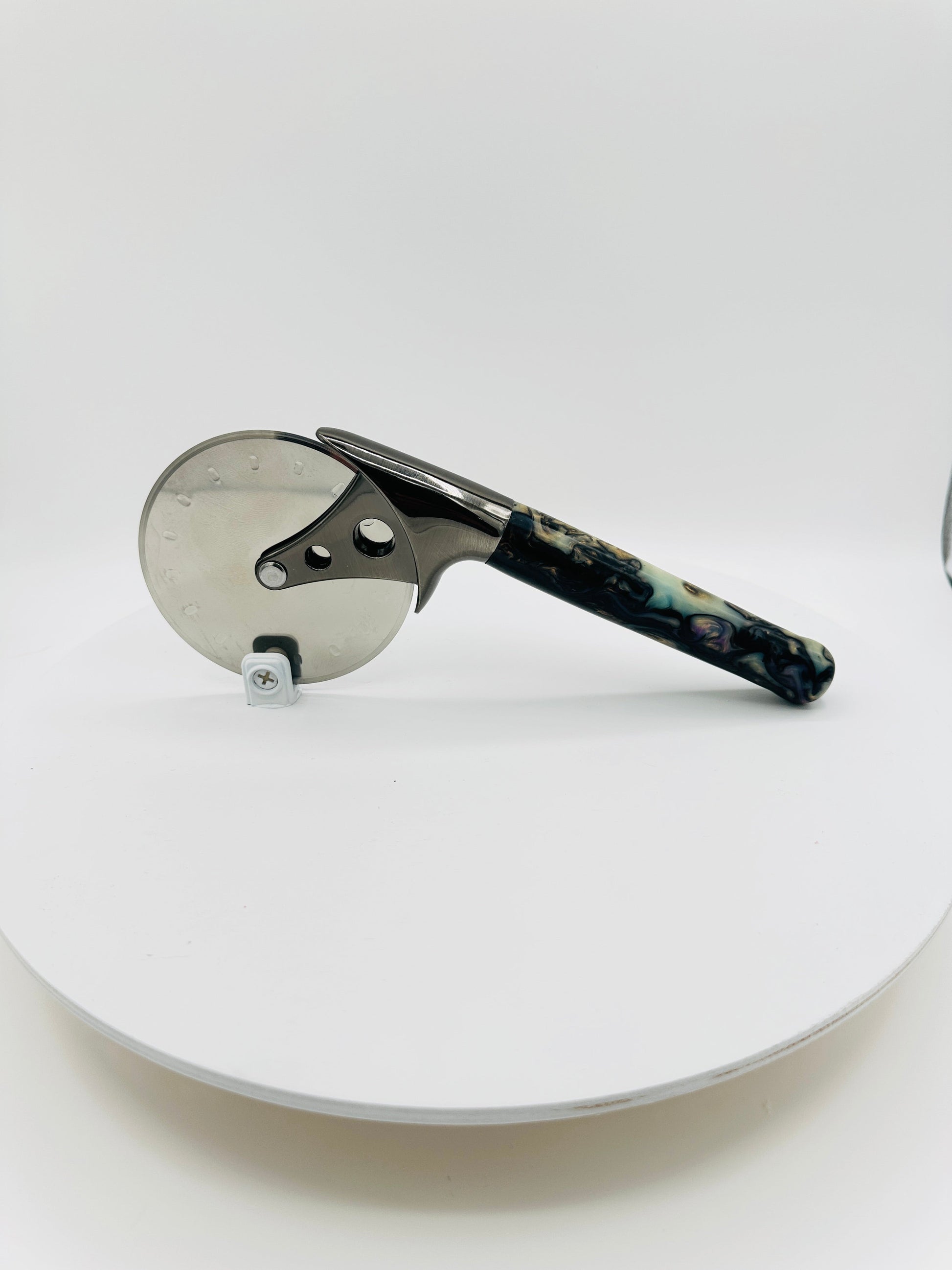 custom-pizza-cutter-mother-of-pearl-acrylic
