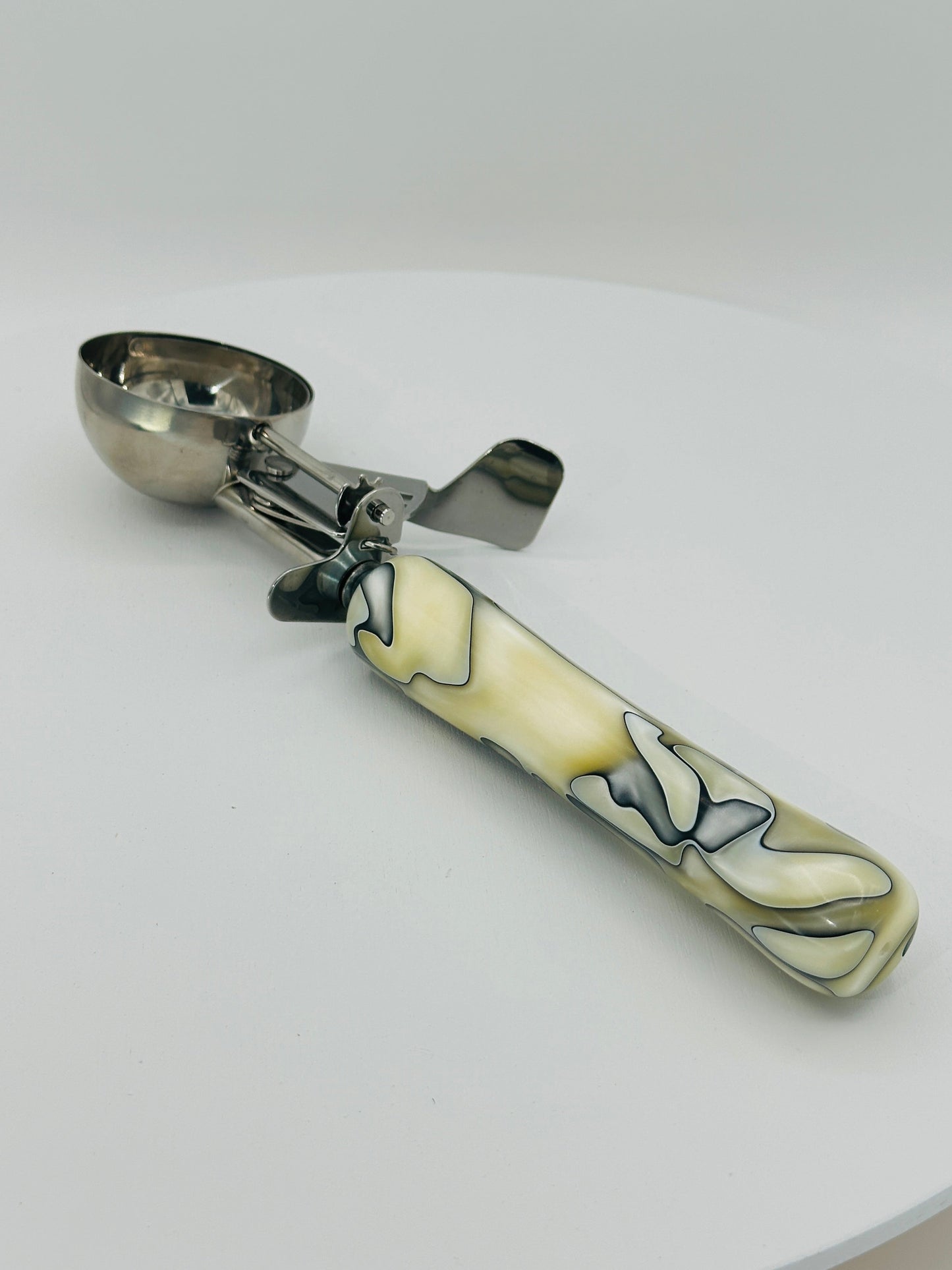 custom-ice-cream-scoop-gold-dust-acrylic