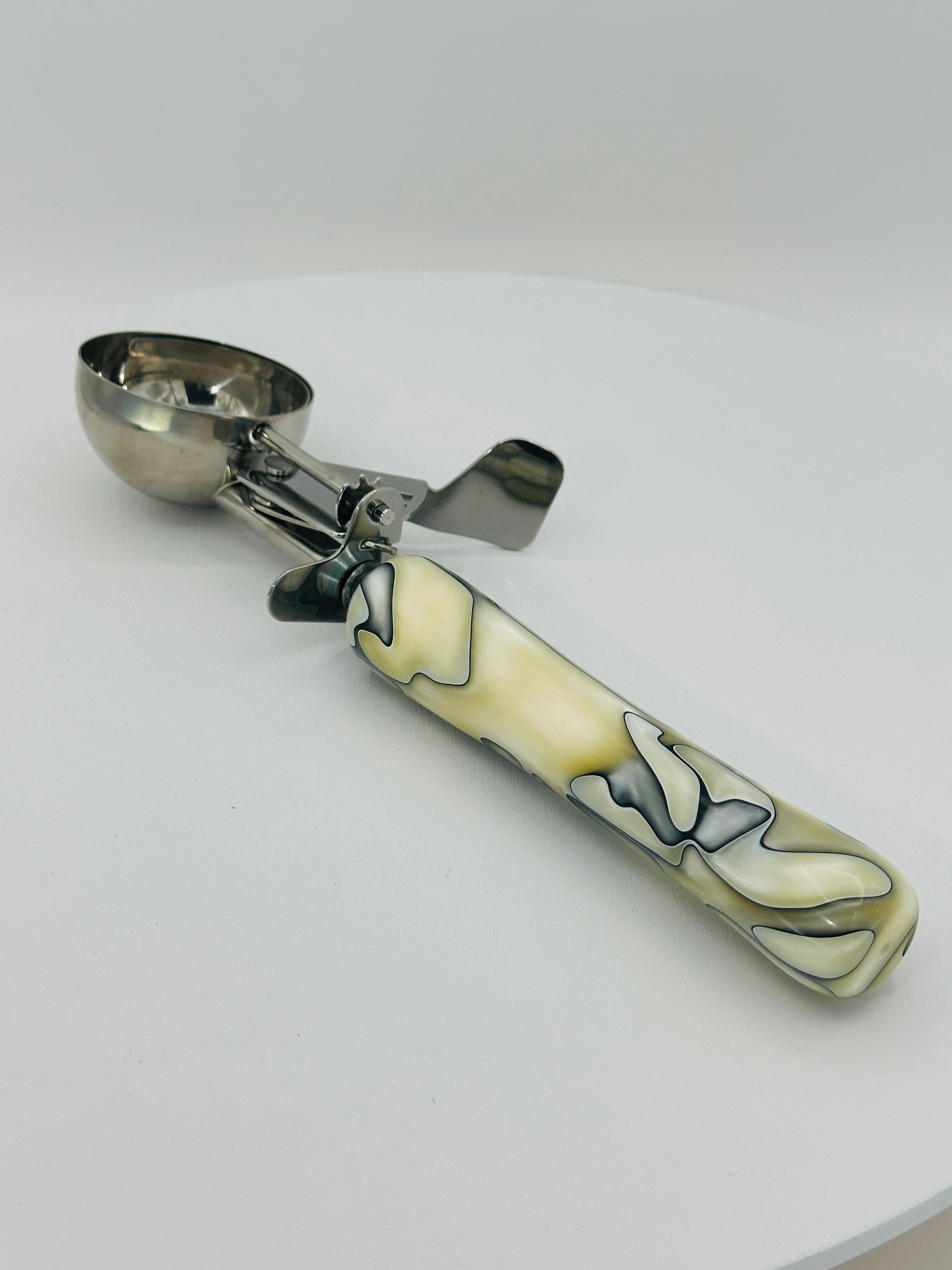 custom-ice-cream-scoop-gold-dust-acrylic
